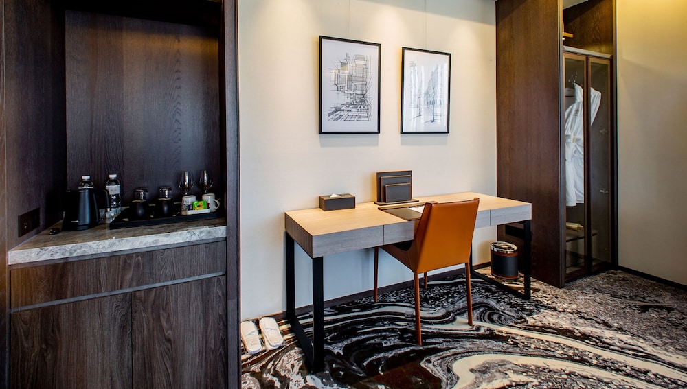 JSL hotel 62/70