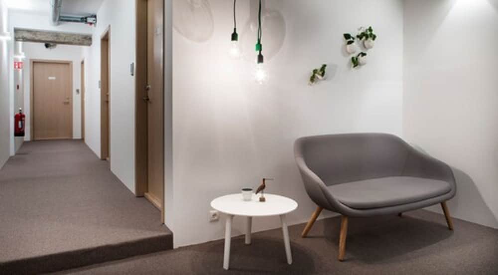 Island Apartments 18/19