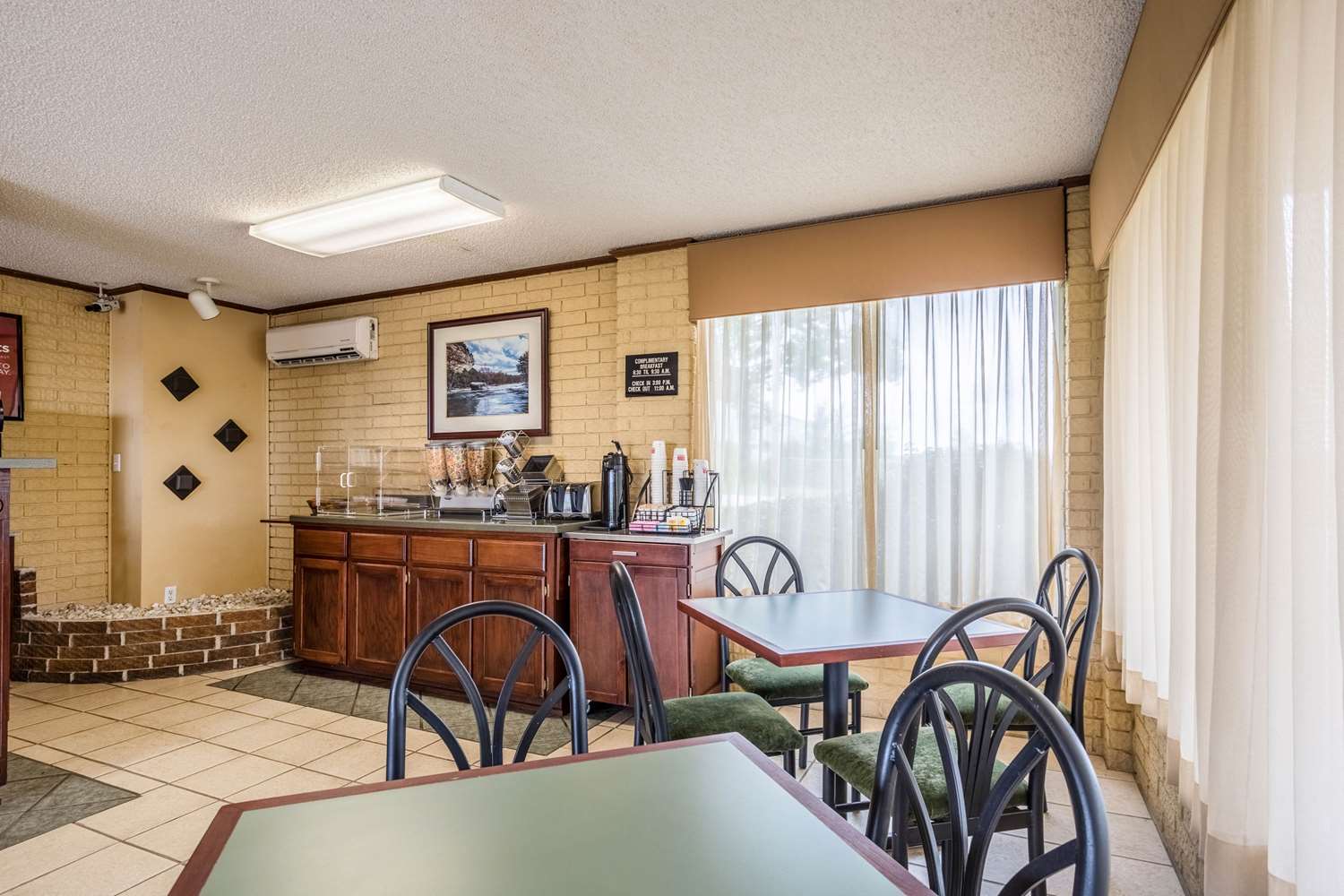 Days Inn by Wyndham Batesville AR 9/13