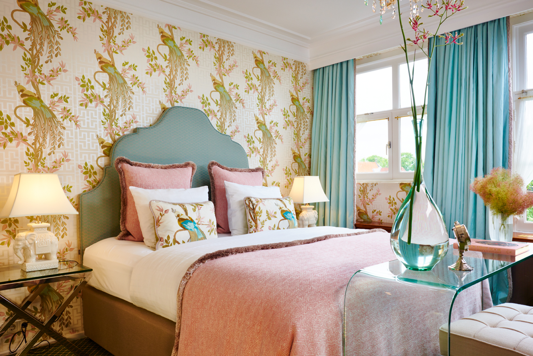 Canal, Double or Twin Bed