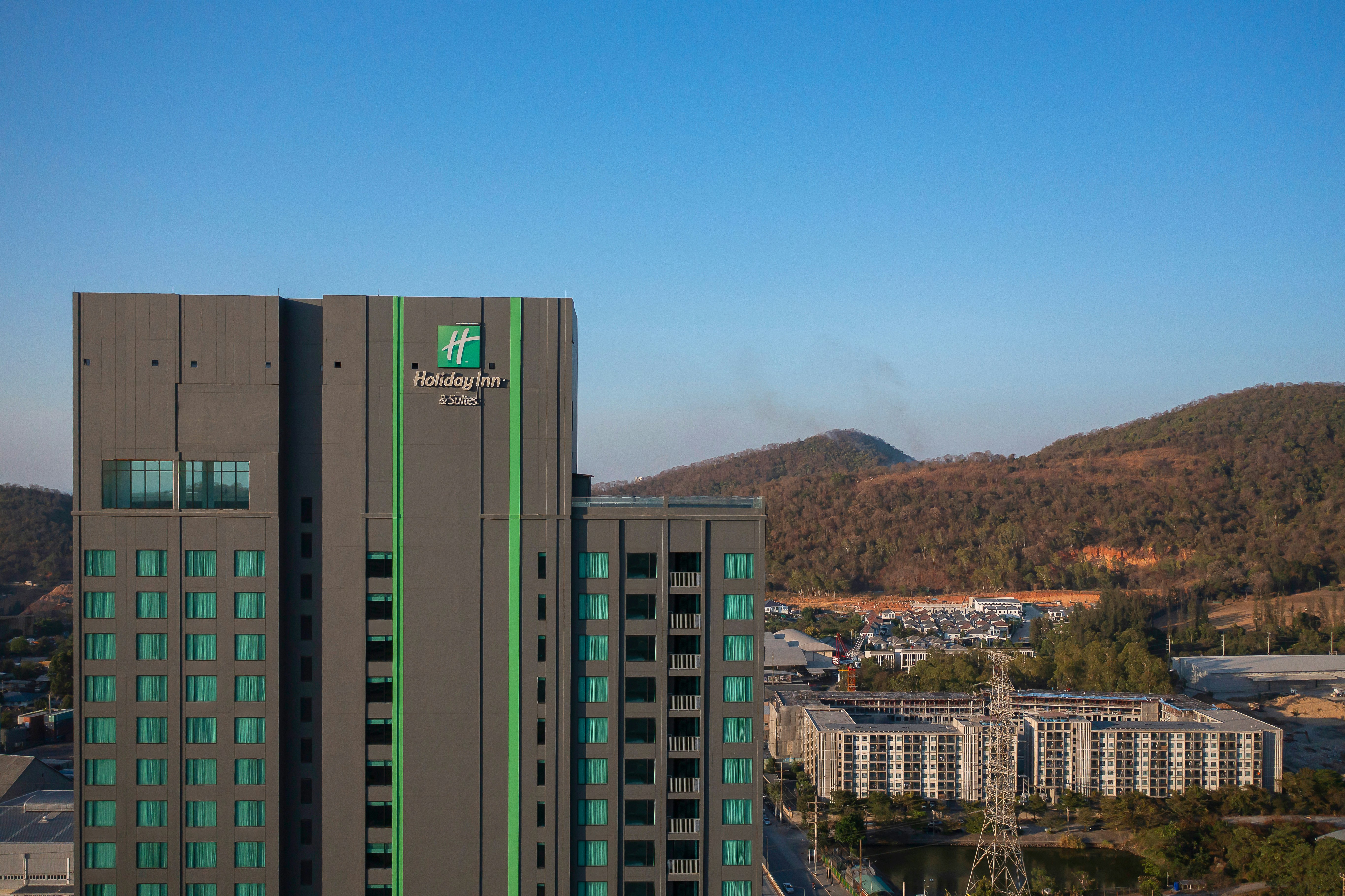 Holiday Inn Suites Siracha Laemchabang 6/78