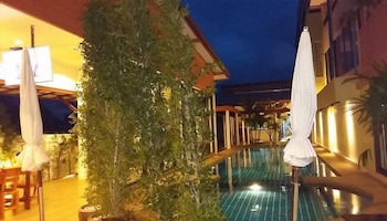 Front Beach Hotel 13/26