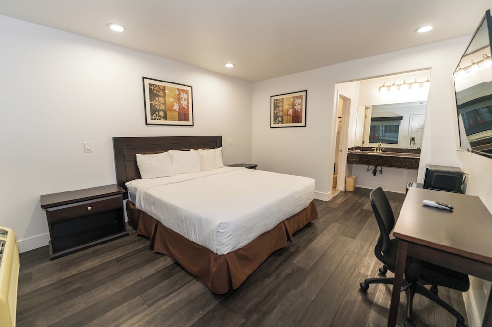 Monterey Surf Inn 22/40
