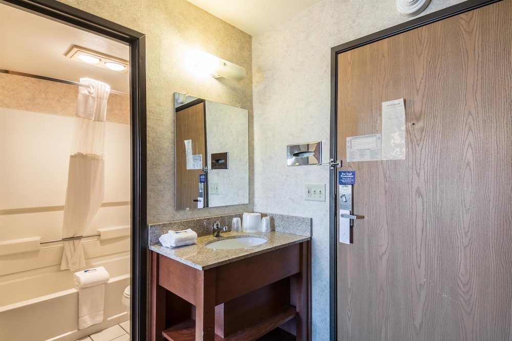 Motel6 Eau Claire, WI 43/49