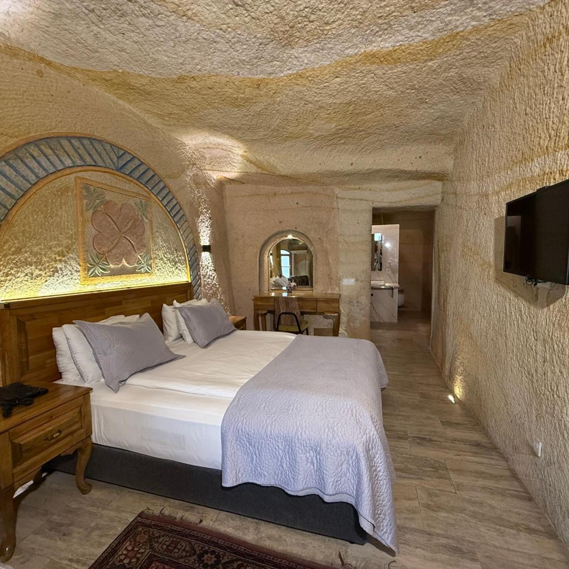 Cave, Suite