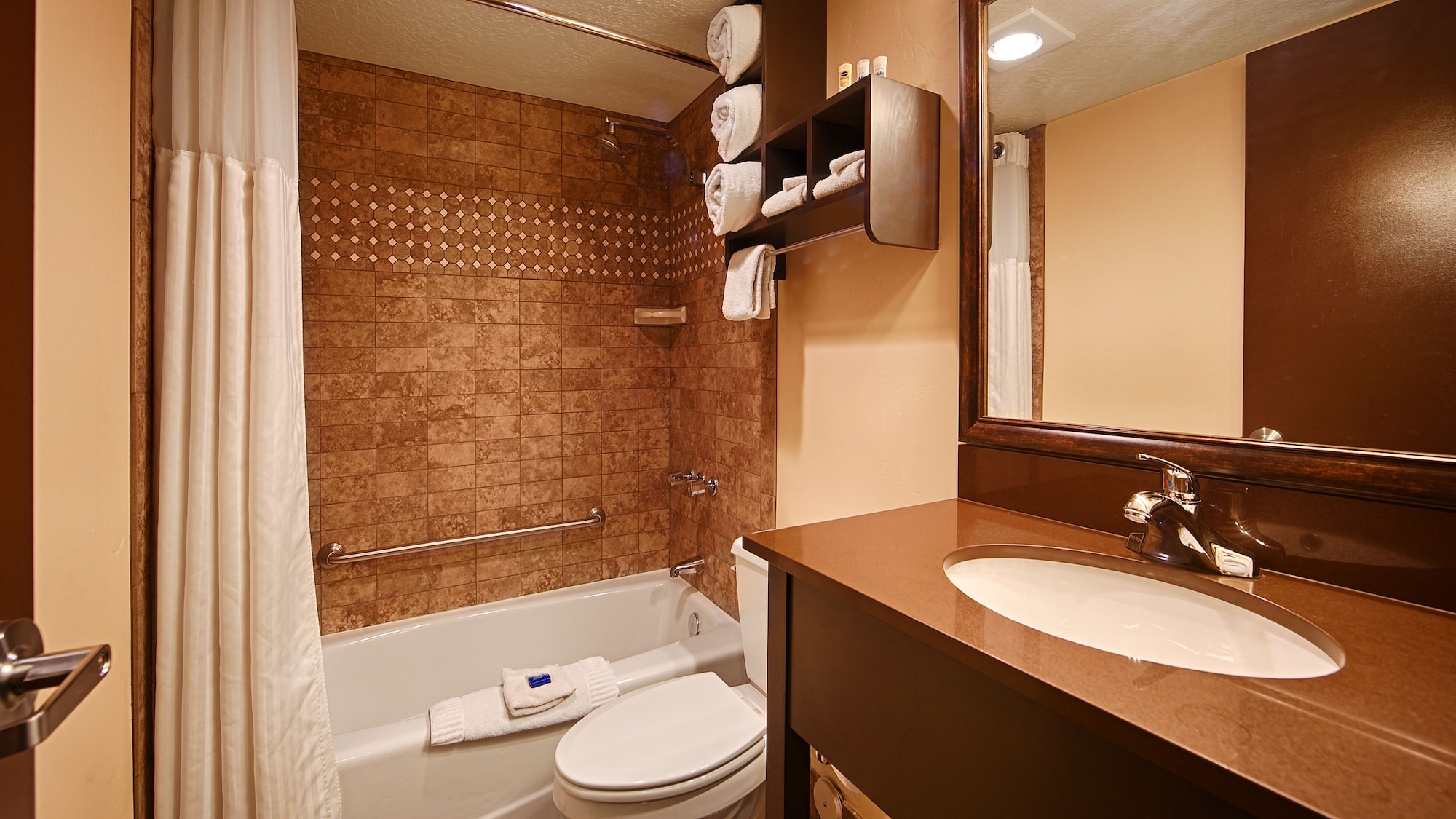 جناح بسرير كينج بغرفة نوم واحدة مع أريكة، Park Inn By Radisson Salt Lake City Midvale 6/8