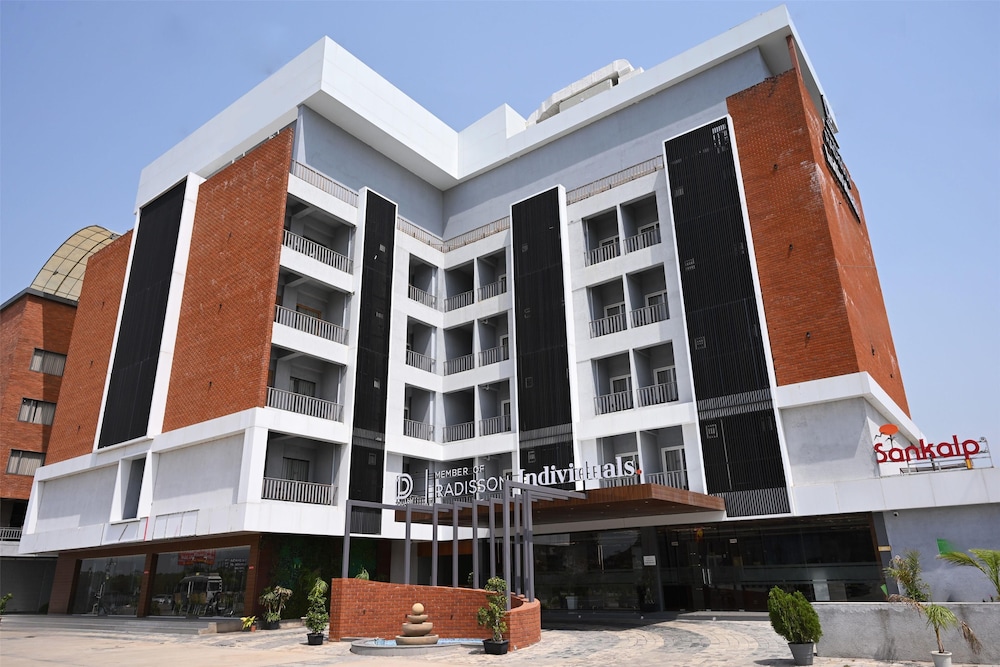 D Square Statue of Unity Kevadia, a member of Radisson Individuals 3/50