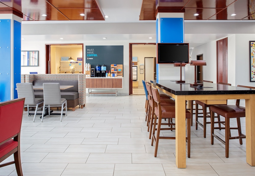 Holiday Inn Express & Suites El Paso North, an IHG Hotel 40/50