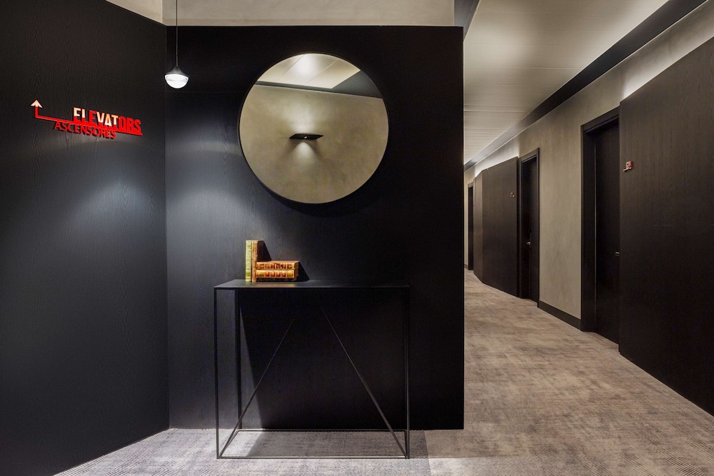 Radisson RED Madrid (ex. Paseo del Arte) 10/70