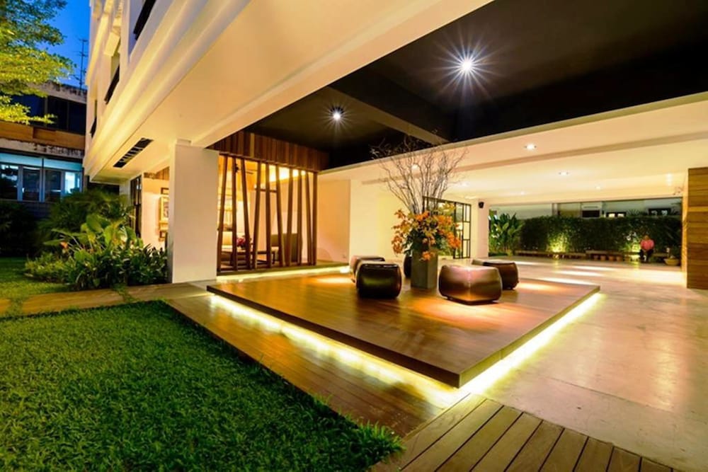UMA Residence 53/56