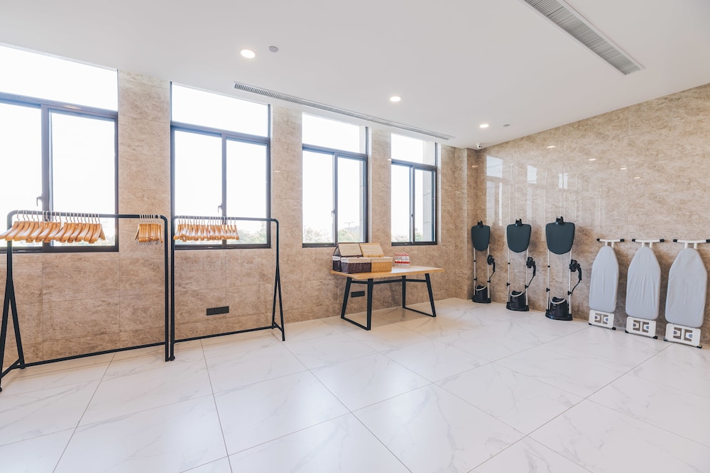 Atour Hotel (Suzhou North High Speed Railway Station, Qiyage Garden) 34/44