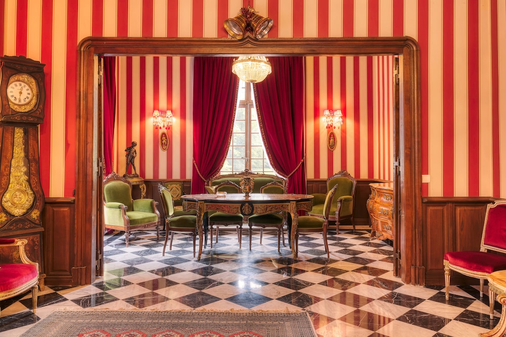 Le Petit Chateau de Barbizon au Bois du Mee 33/61