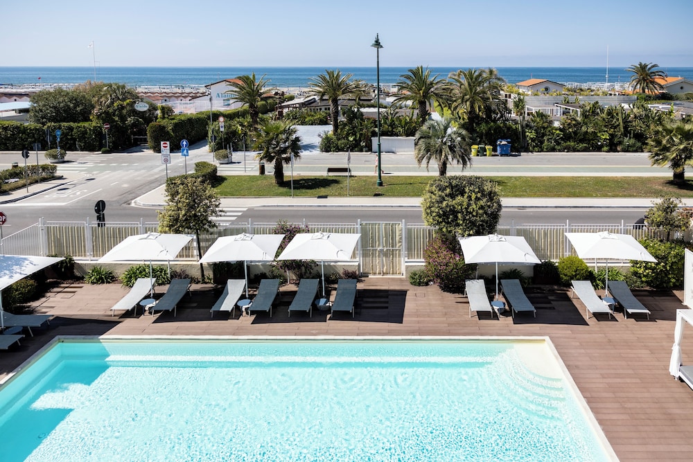 Grand Hotel 42/64
