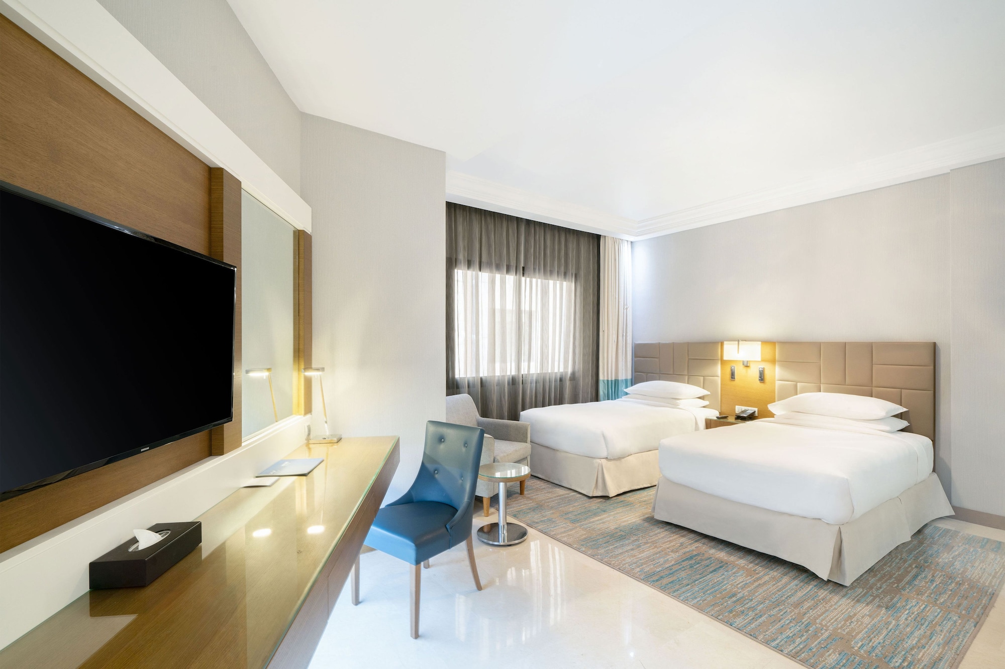 DELUXE, TWIN BEDS, SMOKING