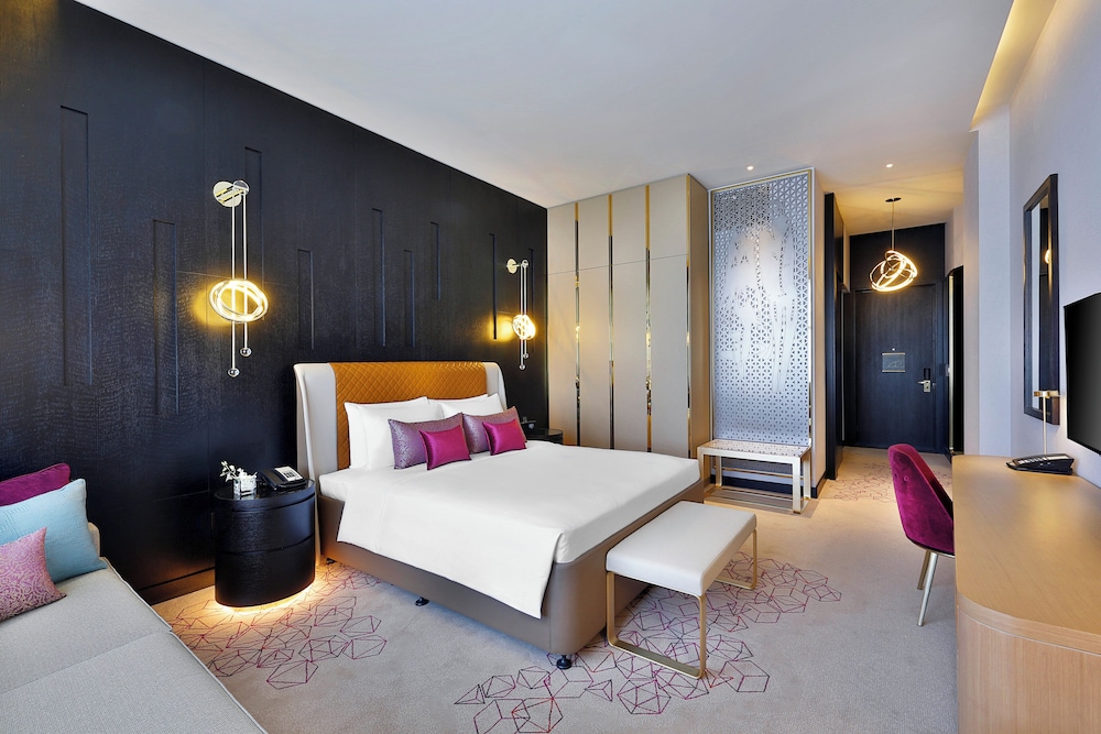 CLARKES HOTEL 10/50