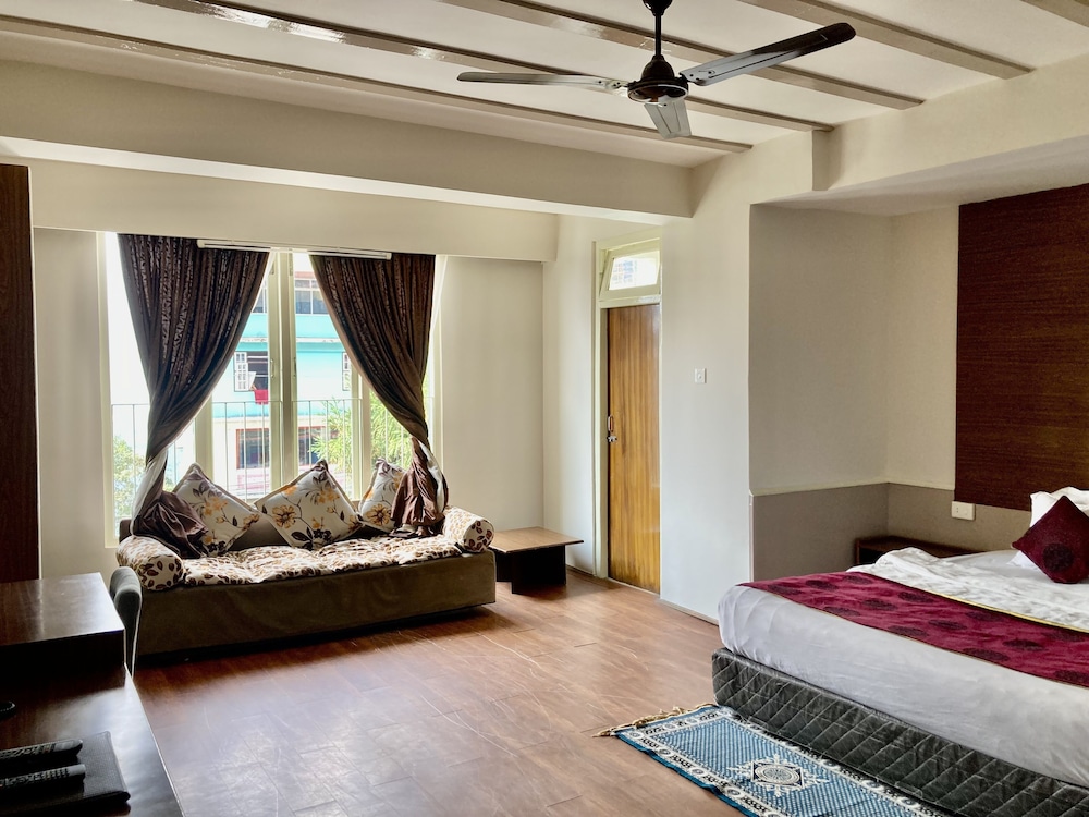 Maya Inn 20/70