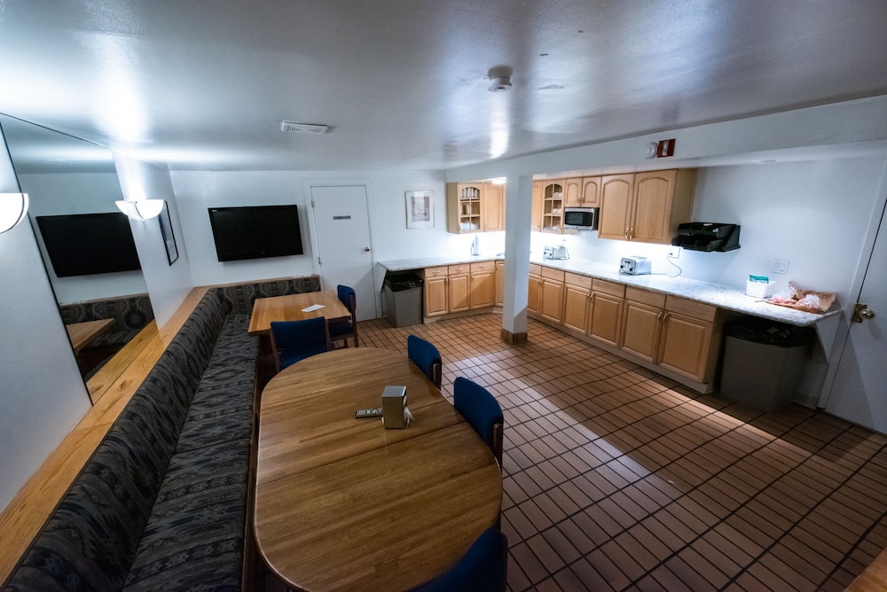 St Moritz Lodge Condos 49/69