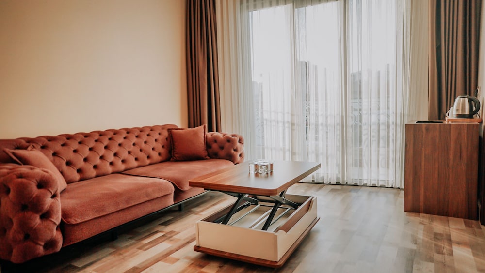 The Grand Mira Hotel 31/50