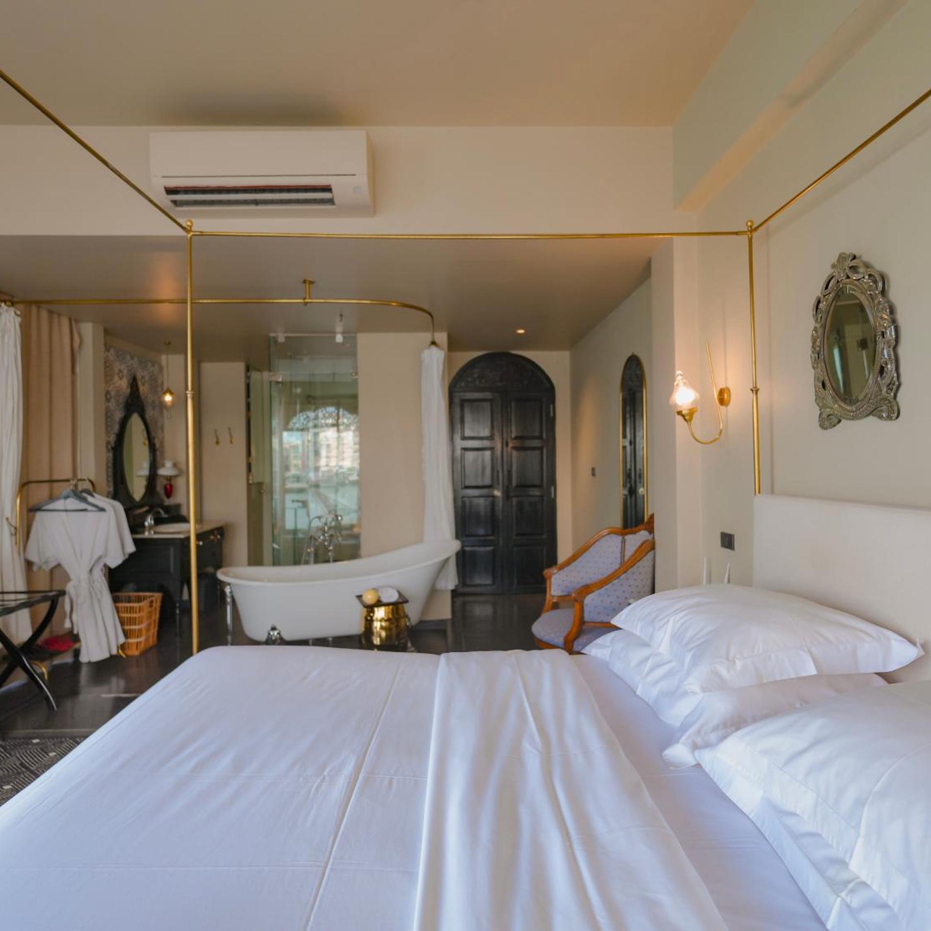 Suite, Riverside