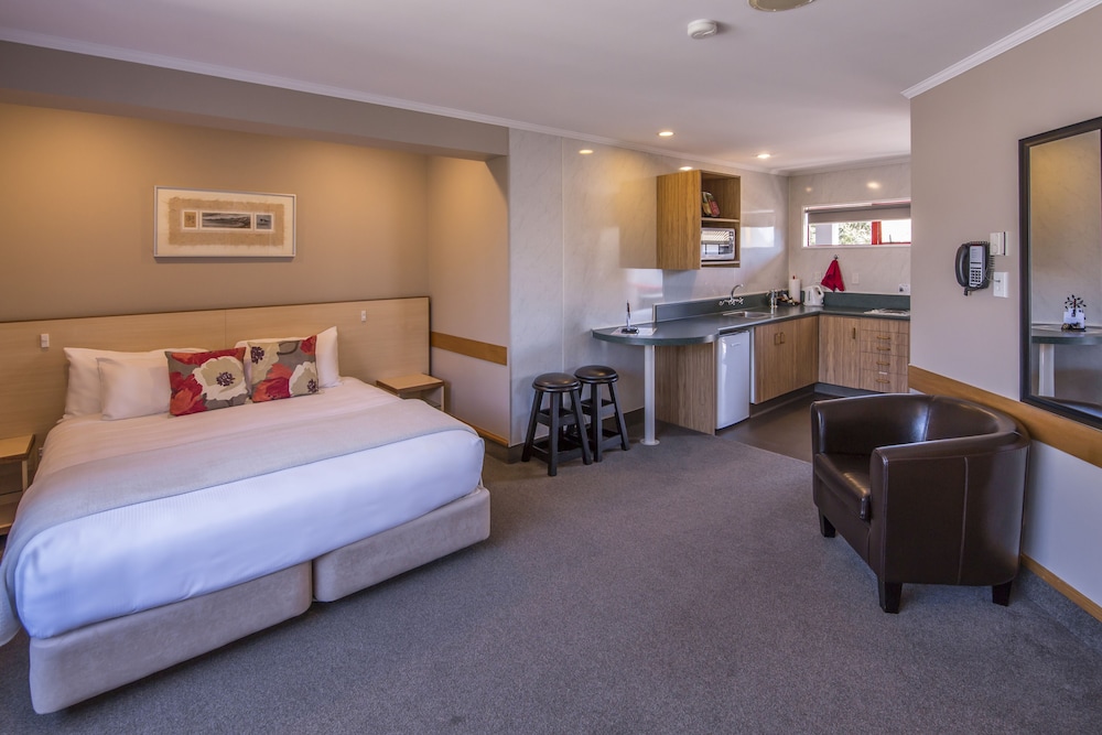 Amross Court Motor Lodge 14/50