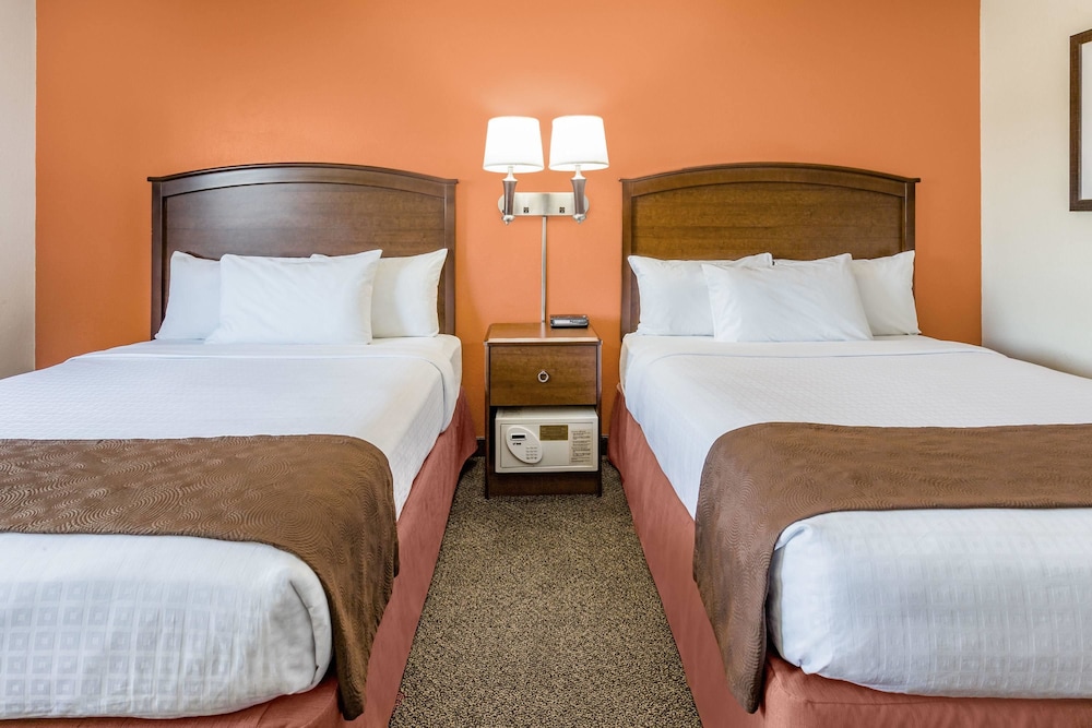 AmericInn by Wyndham Virginia 12/47