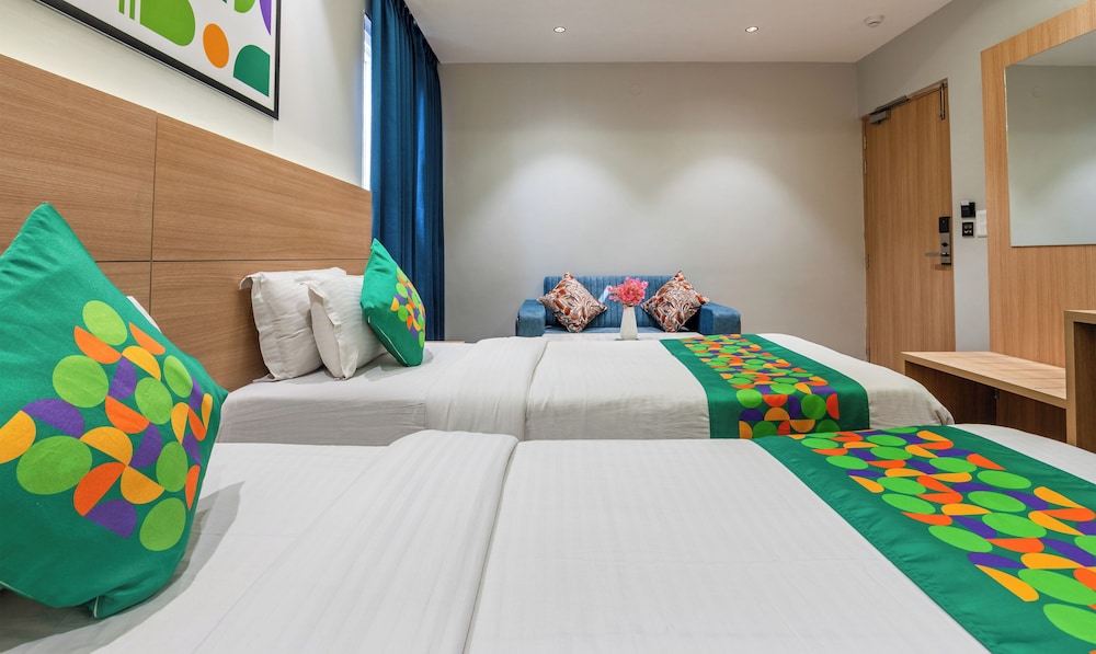 Hotel Paras International 47/49