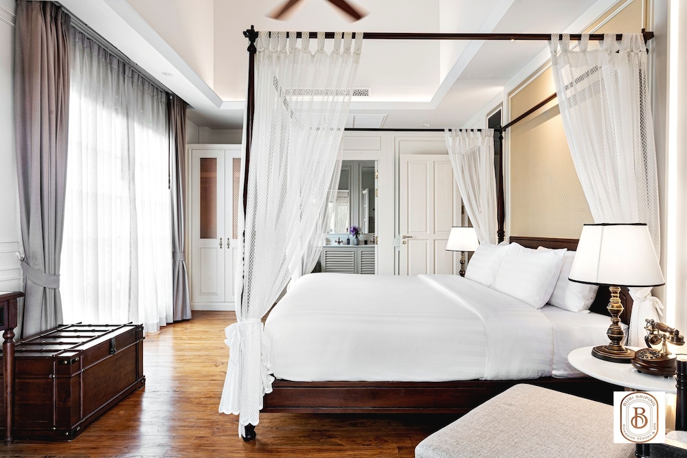 Family Suite, River, 1 King and 1 Single Beds
