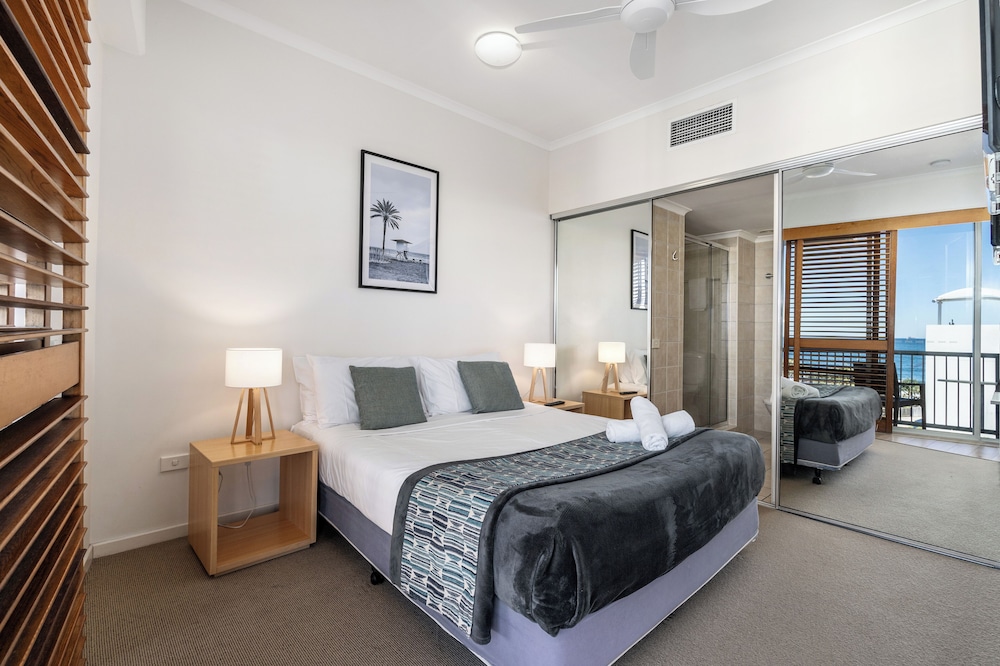 2 Bedroom Rooftop Poolside Tower