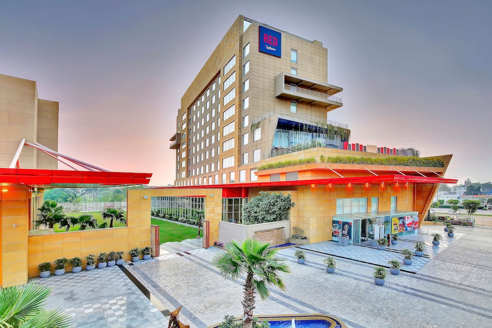 Radisson RED Chandigarh Mohali 2/75