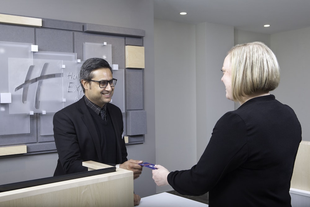 Holiday Inn Express & Suites Mississauga-Toronto Southwest, an IHG Hotel 7/71