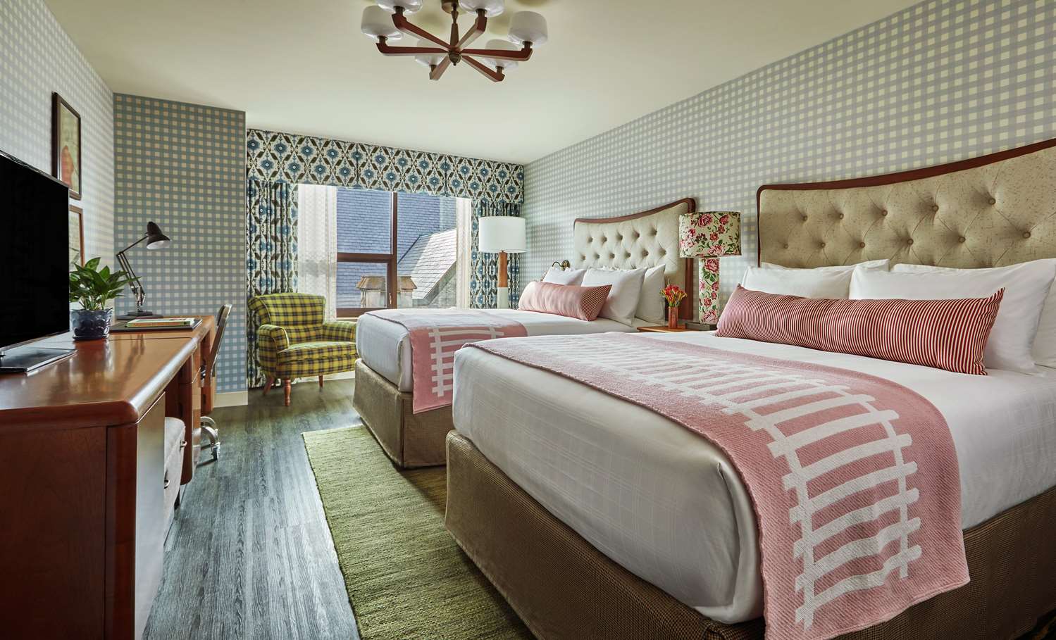 Graduate, 2 Queen Beds