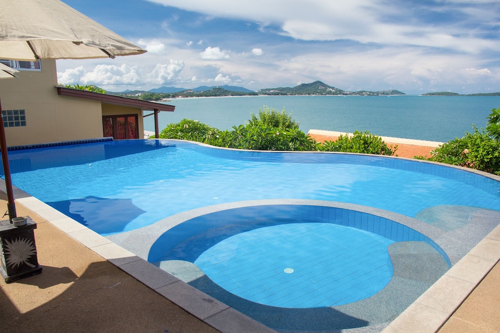 Boujis Boutique Resort 48/50