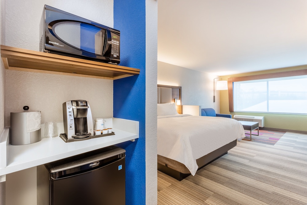 Holiday Inn Express Suites Florence Cincinnati Airport 11/37