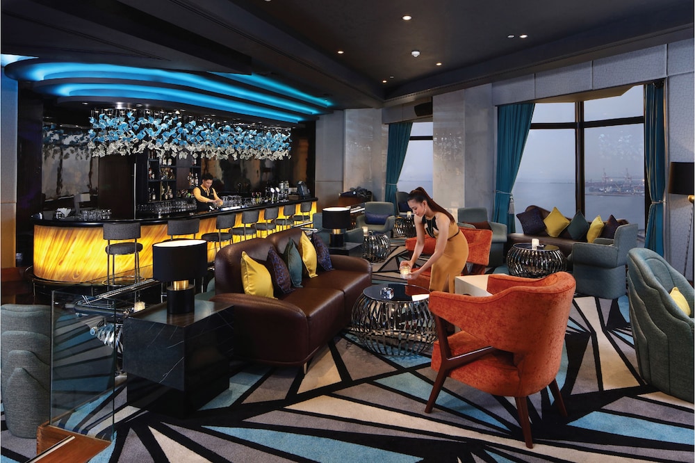 Diamond Hotel Philippines 60/68
