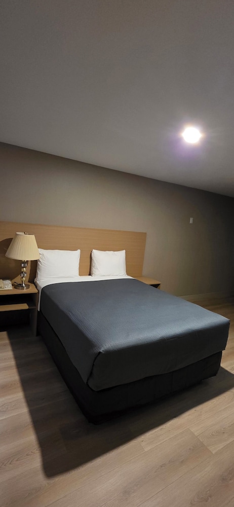 Parkway Motel & European Lodges 18/64
