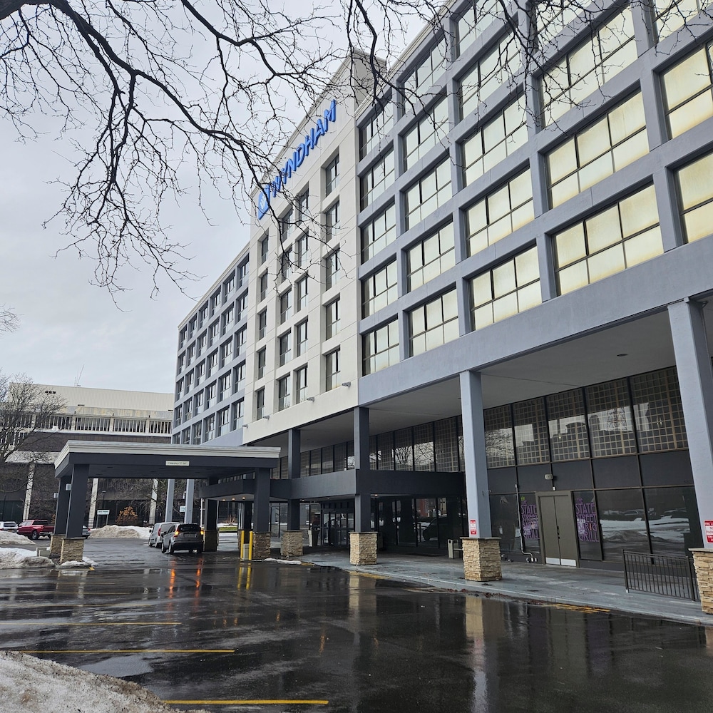 Wyndham Rochester Downtown 2/61