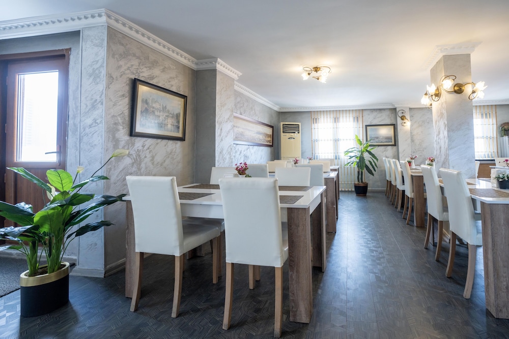 VALIDE HOTEL 48/53