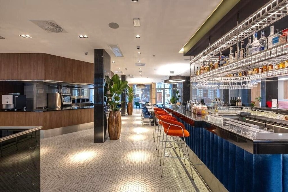 Silver Crown Hotel & Residence 6/50
