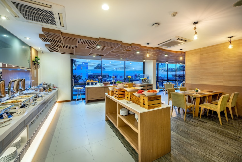 Plaai Prime Hotel (ex D Varee Diva Central Rayong) 59/71