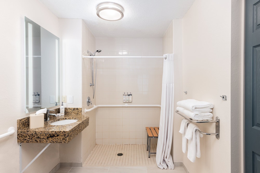 Candlewood Suites Eagan Arpt South - Mall Area, an IHG Hotel 68/68