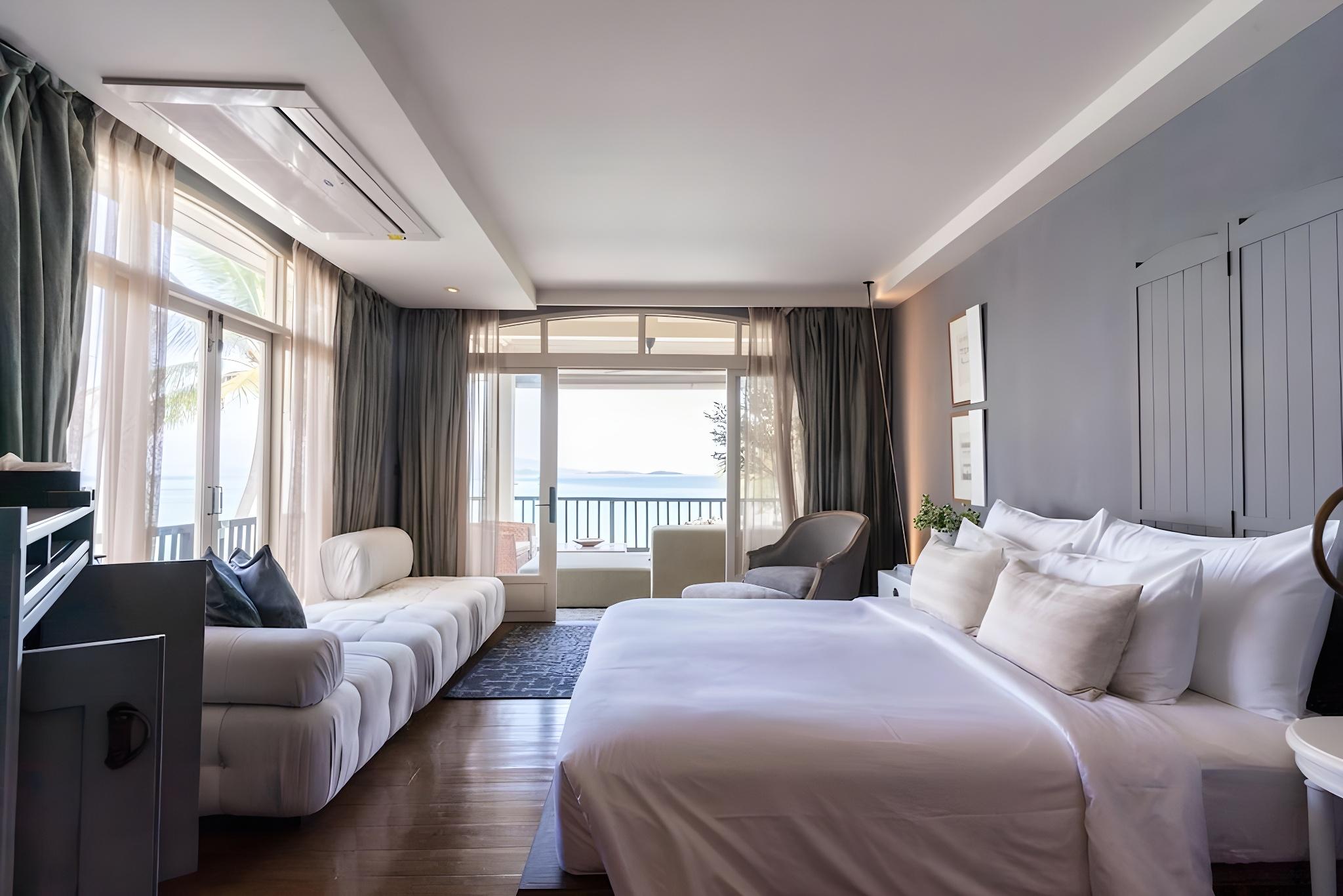 ROOM, BEACH FRONT