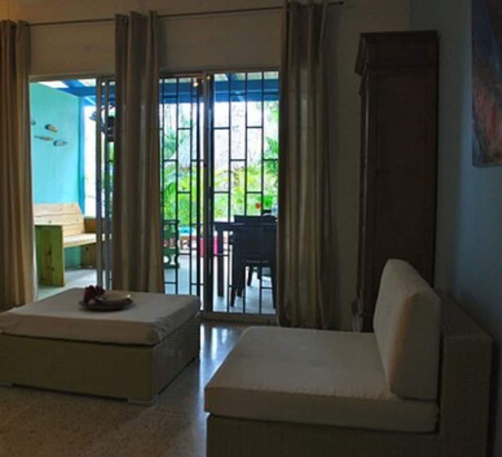 Caribbean Flower Apartments 5/38