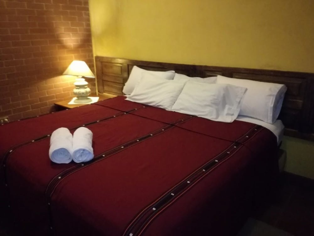 DELUXE, KING BED