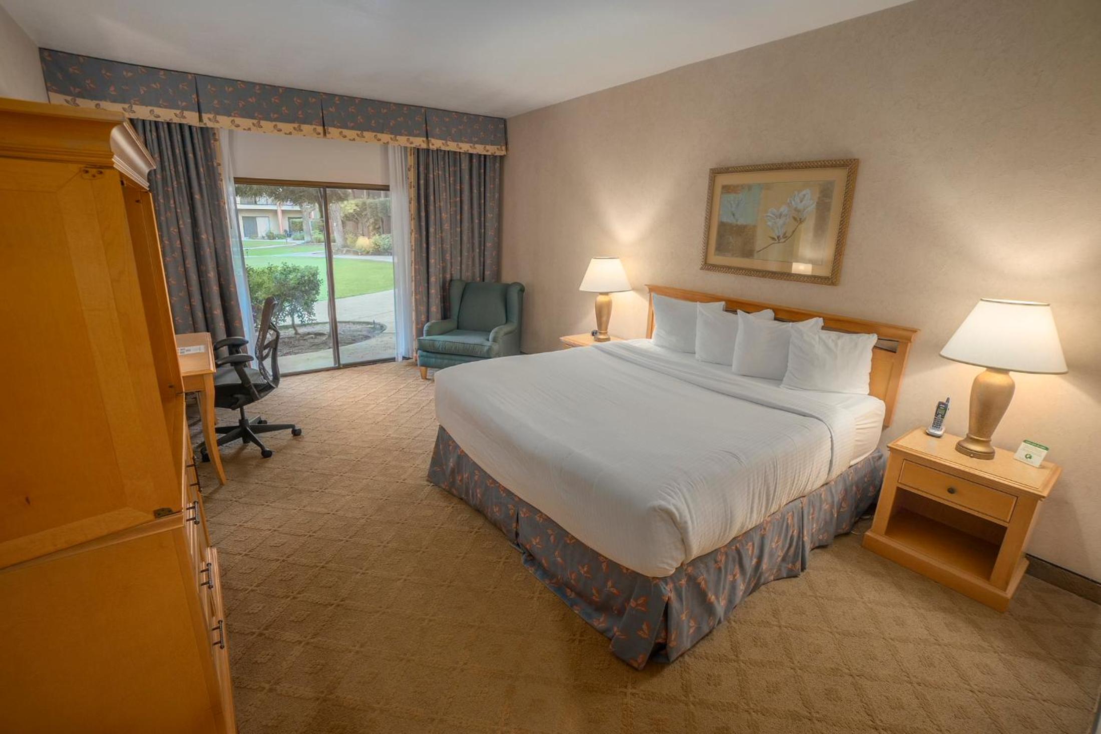 1 BEDROOM, SUITE