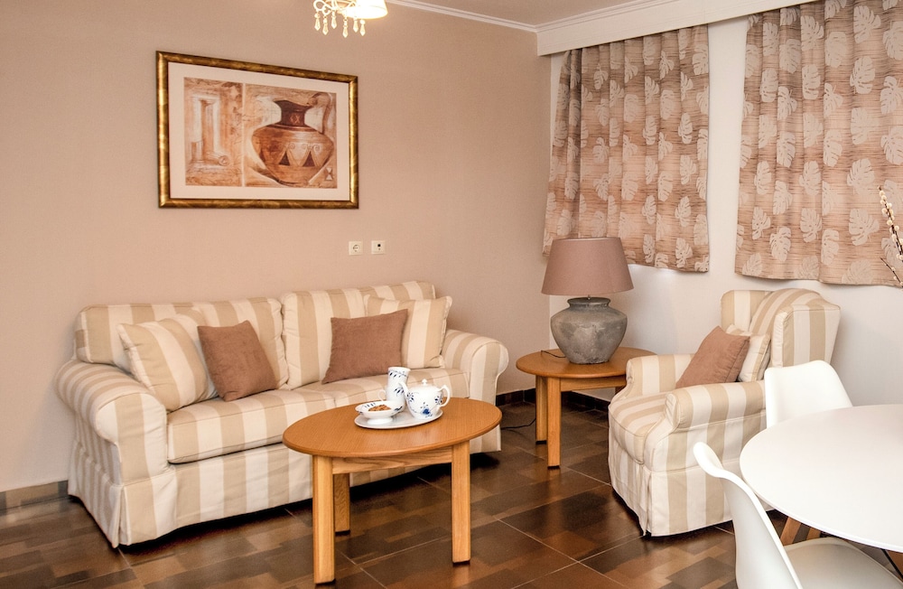 Peridis Family Resort 50/75