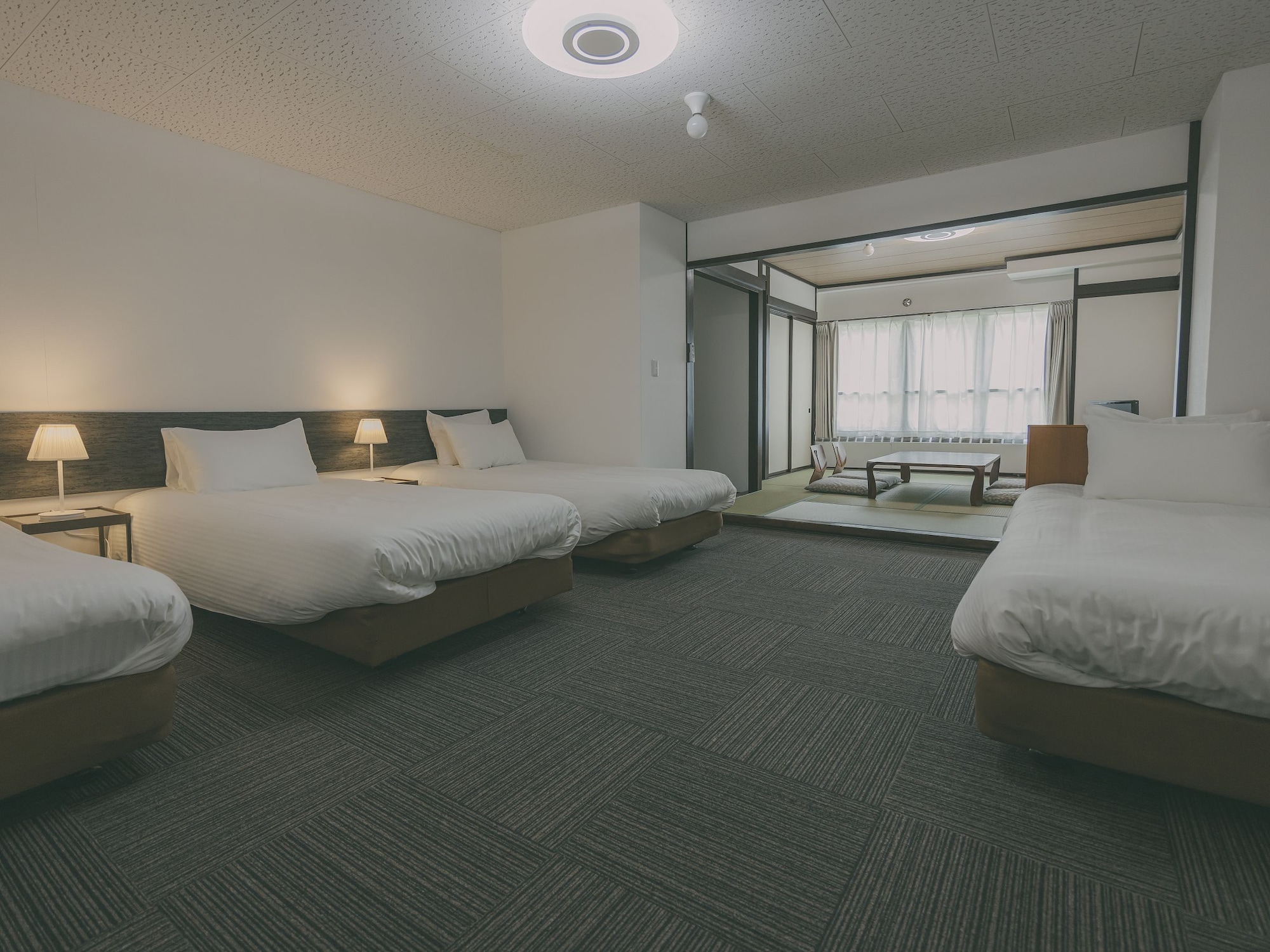 JAPANESE WESTERN, 4 BEDS, BATHTUB