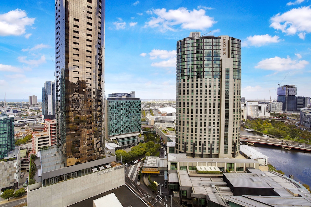 Freshwater Apartments - Corporate Keys 6/71