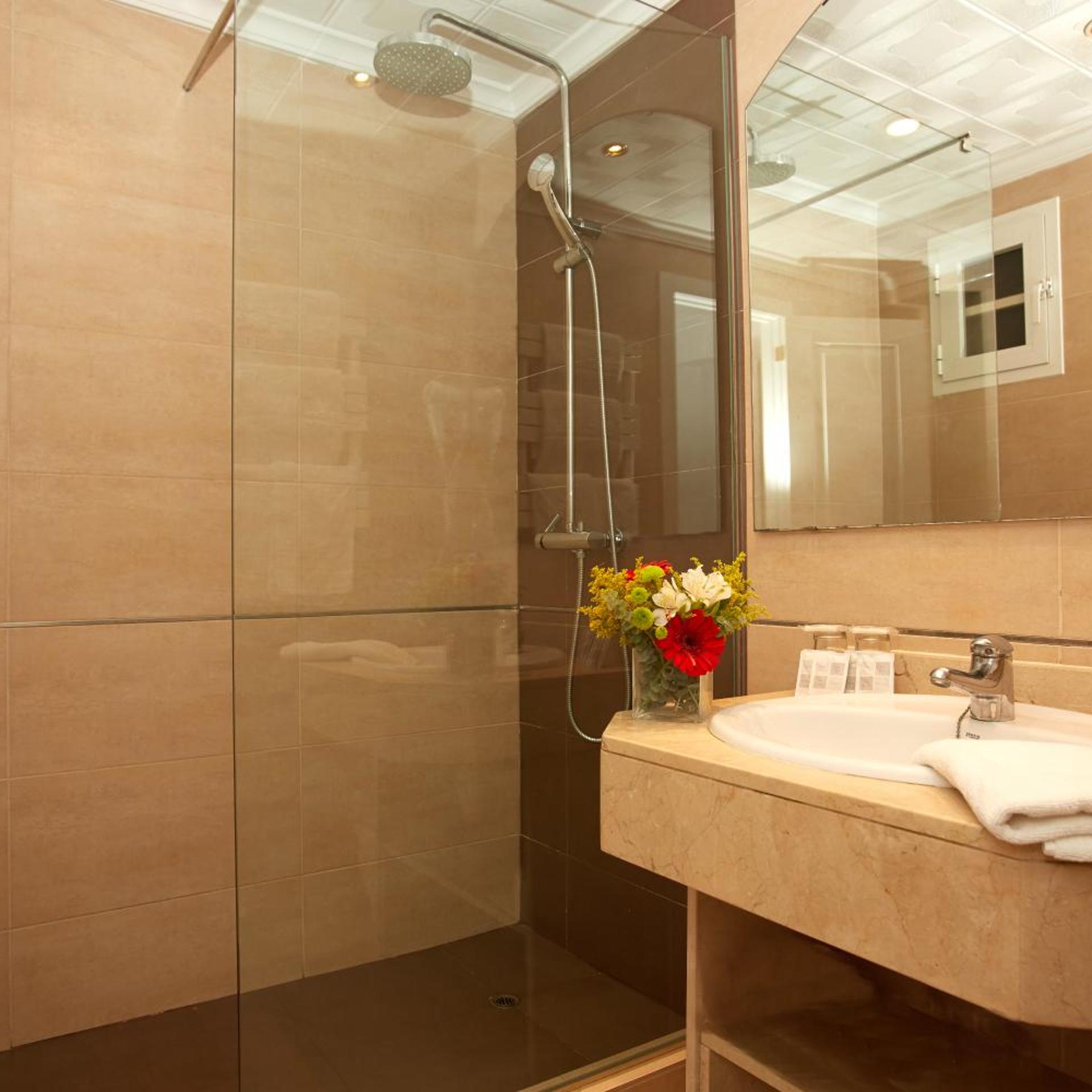 غرفة مفردة، Hotel Luxor 3/6