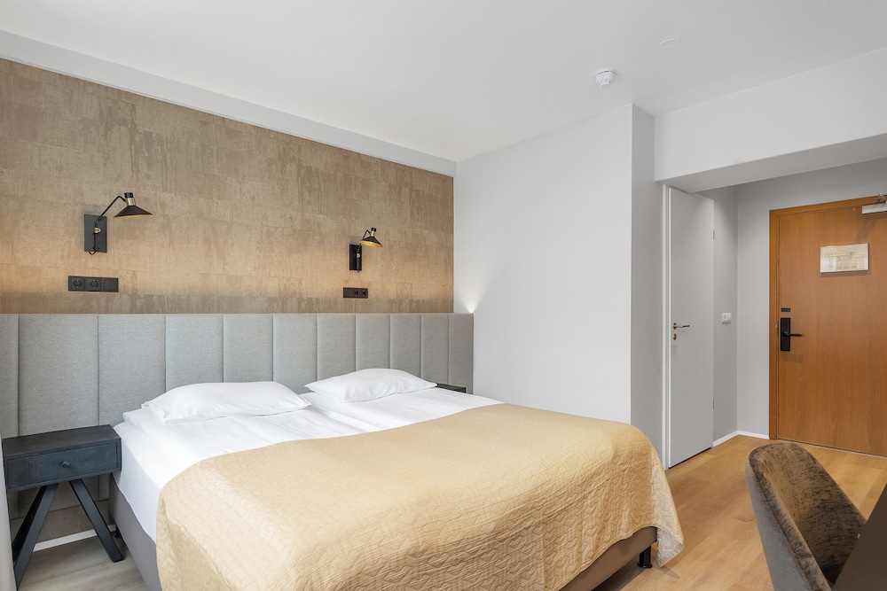 SUPERIOR, TWIN BEDS