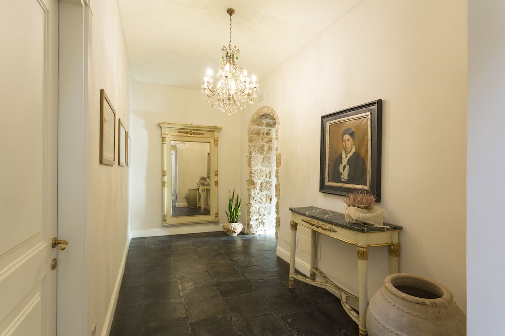 San Carlo Suites 4/50